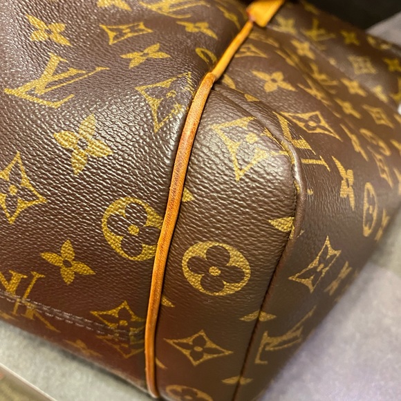 Louis Vuitton Totally MM Bag - Picture 4 of 16